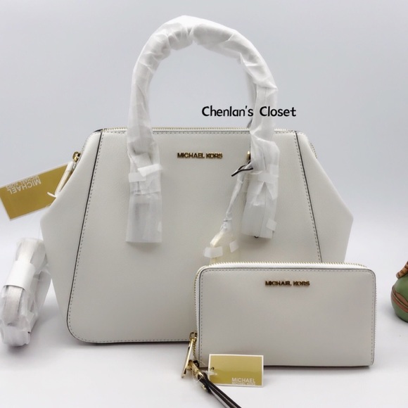 Michael Kors Handbags - NWT Michael Kors Charlotte LG Set